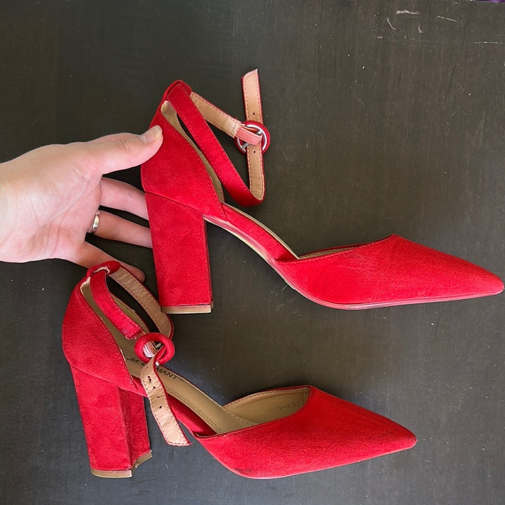 JM DIAMANT Red Suede Pointed-Toe Block Heel Pumps with Ankle Strap